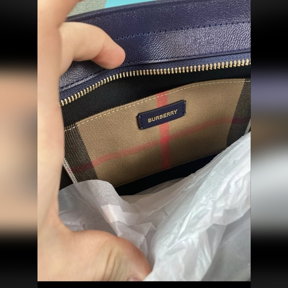 Burberry Banwell Satchel w/dustbag,  COA, And Matching Card Holder. NWT - Picture 9 of 14